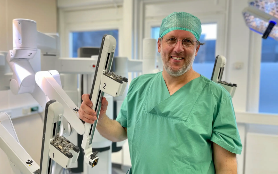 USG-Experte sorgt für Schlagzeilen: Urologische Roboter-Operationen  rund um die Welt