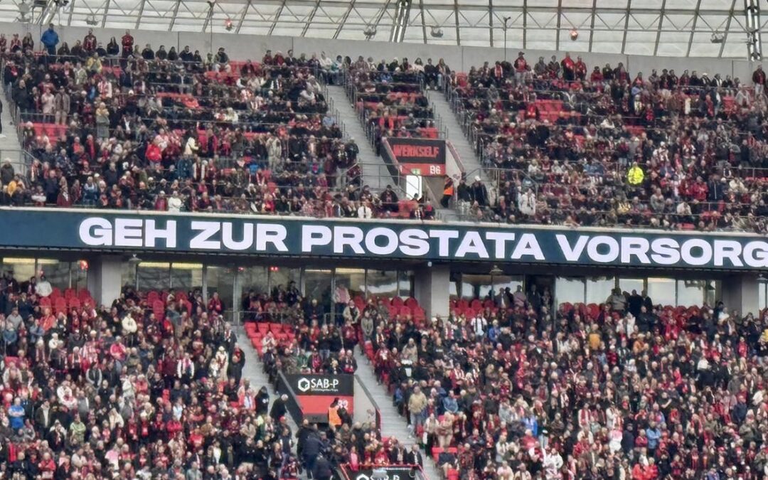 Banner „Geh zur Prostata Vorsorge“ in der BayArena